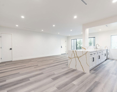 1262 N Sweetzer Avenue - Photo Thumbnail 8
