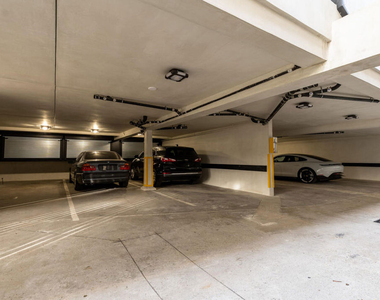 1262 N Sweetzer Avenue - Photo Thumbnail 14