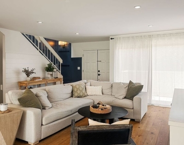 812 16th Street - Photo Thumbnail 4