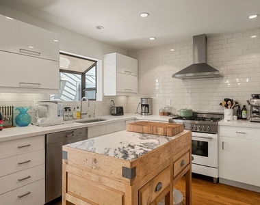 812 16th Street - Photo Thumbnail 7