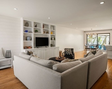 812 16th Street - Photo Thumbnail 2