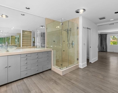 305 S Bedford Drive - Photo Thumbnail 25