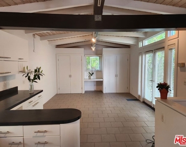 305 S Bedford Drive - Photo Thumbnail 30