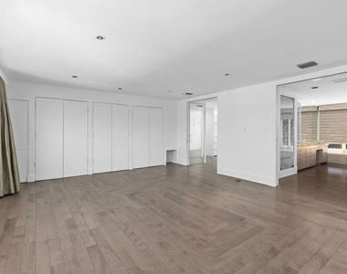 305 S Bedford Drive - Photo Thumbnail 23