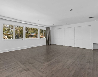 305 S Bedford Drive - Photo Thumbnail 22
