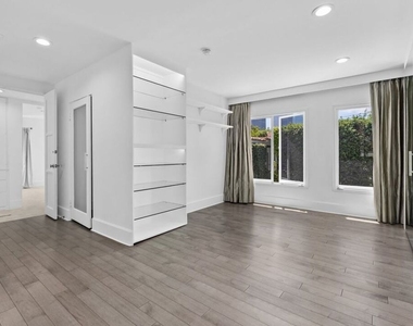 305 S Bedford Drive - Photo Thumbnail 20