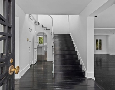 305 S Bedford Drive - Photo Thumbnail 2