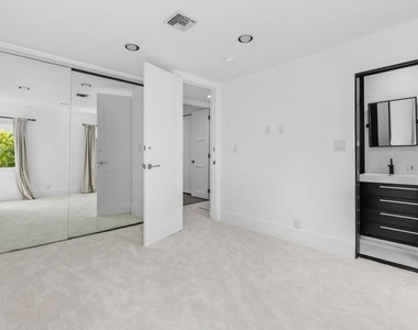 305 S Bedford Drive - Photo Thumbnail 18