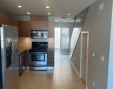825 W Beech St - Photo Thumbnail 2