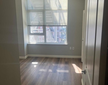 825 W Beech St - Photo Thumbnail 13