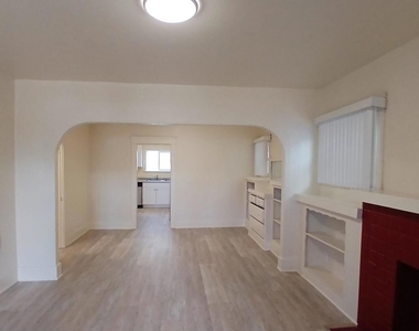 4319 Swift Ave - Photo Thumbnail 3