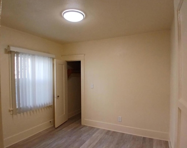 4319 Swift Ave - Photo Thumbnail 5