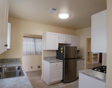 4319 Swift Ave - Photo Thumbnail 9