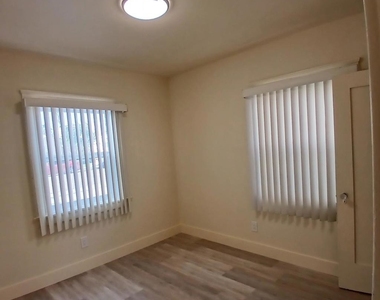 4319 Swift Ave - Photo Thumbnail 4