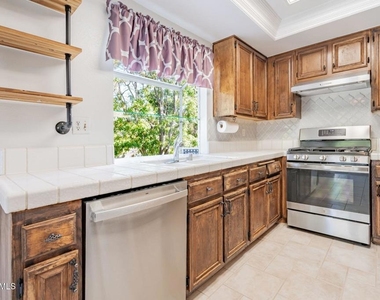 426 Algonquin Drive - Photo Thumbnail 3