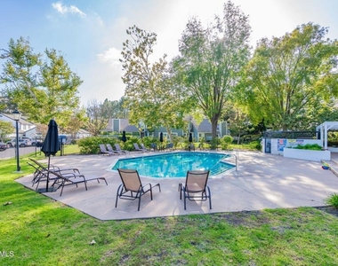 426 Algonquin Drive - Photo Thumbnail 8