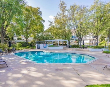 426 Algonquin Drive - Photo Thumbnail 9