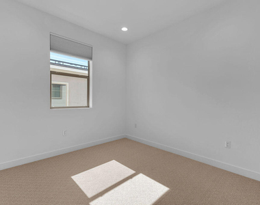 74236 Dexter Street - Photo Thumbnail 11