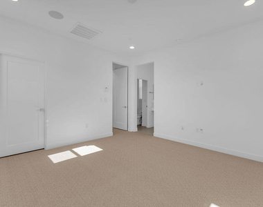 74236 Dexter Street - Photo Thumbnail 8