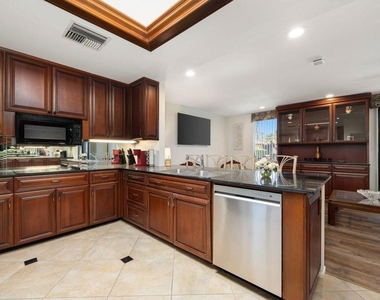 140 Columbia Drive - Photo Thumbnail 24