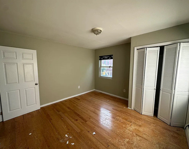 1027 Halsey Street - Photo Thumbnail 7