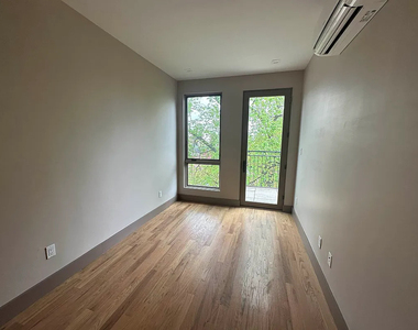 1140 Dekalb Avenue - Photo Thumbnail 4