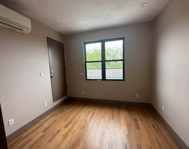 1140 Dekalb Avenue - Photo Thumbnail 6