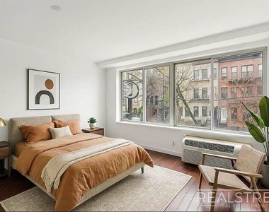 286 Stanhope Street - Photo Thumbnail 3