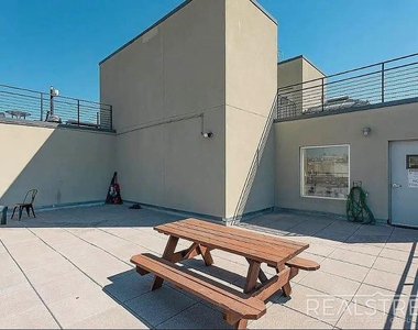 286 Stanhope Street - Photo Thumbnail 5