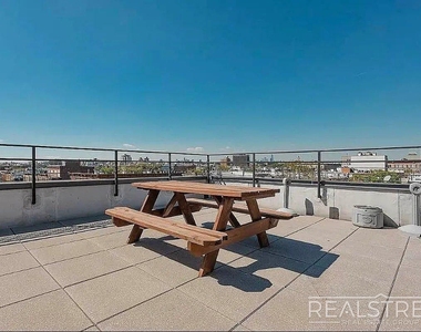 286 Stanhope Street - Photo Thumbnail 8