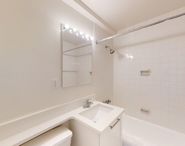 East 49th Street - Photo Thumbnail 5
