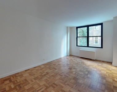 East 49th Street - Photo Thumbnail 5