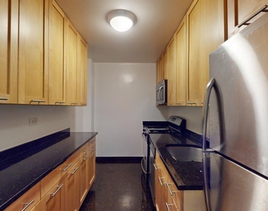 East 49th Street - Photo Thumbnail 4