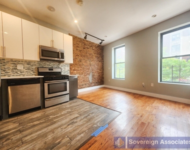 4230 Broadway - Photo Thumbnail 2