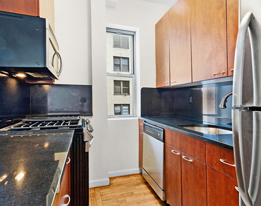 East 31st Street - Photo Thumbnail 2