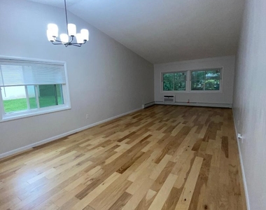85 N Middletown Road - Photo Thumbnail 9