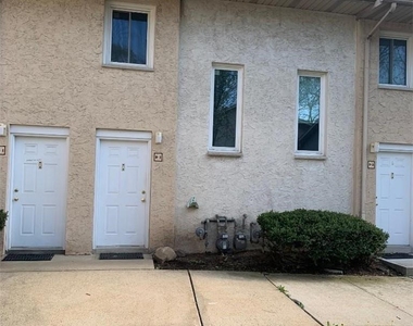 85 N Middletown Road - Photo Thumbnail 4