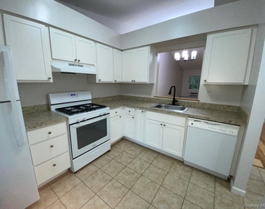 85 N Middletown Road - Photo Thumbnail 7
