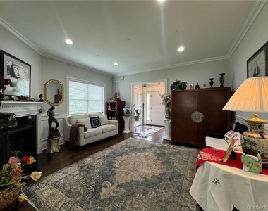 4 Rose Avenue - Photo Thumbnail 3