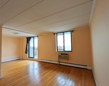 13617 Maple Avenue - Photo Thumbnail 2
