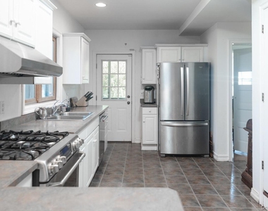 32 Lake Avenue - Photo Thumbnail 7
