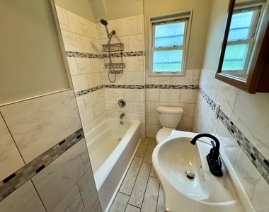 121 Lyon Place - Photo Thumbnail 6