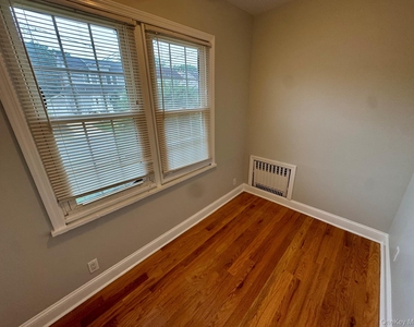 121 Lyon Place - Photo Thumbnail 9