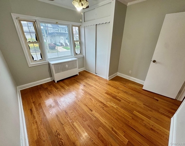 121 Lyon Place - Photo Thumbnail 8