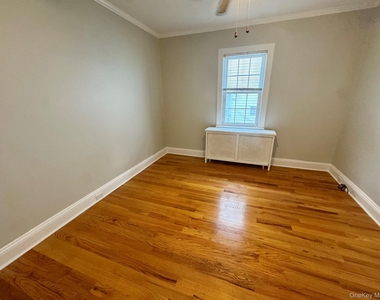 121 Lyon Place - Photo Thumbnail 7