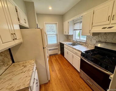 121 Lyon Place - Photo Thumbnail 5