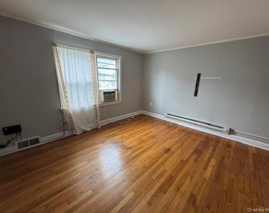284 Main Street - Photo Thumbnail 10