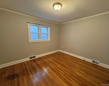 284 Main Street - Photo Thumbnail 11