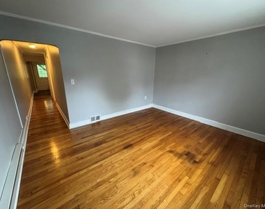 284 Main Street - Photo Thumbnail 9