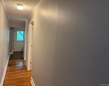284 Main Street - Photo Thumbnail 7